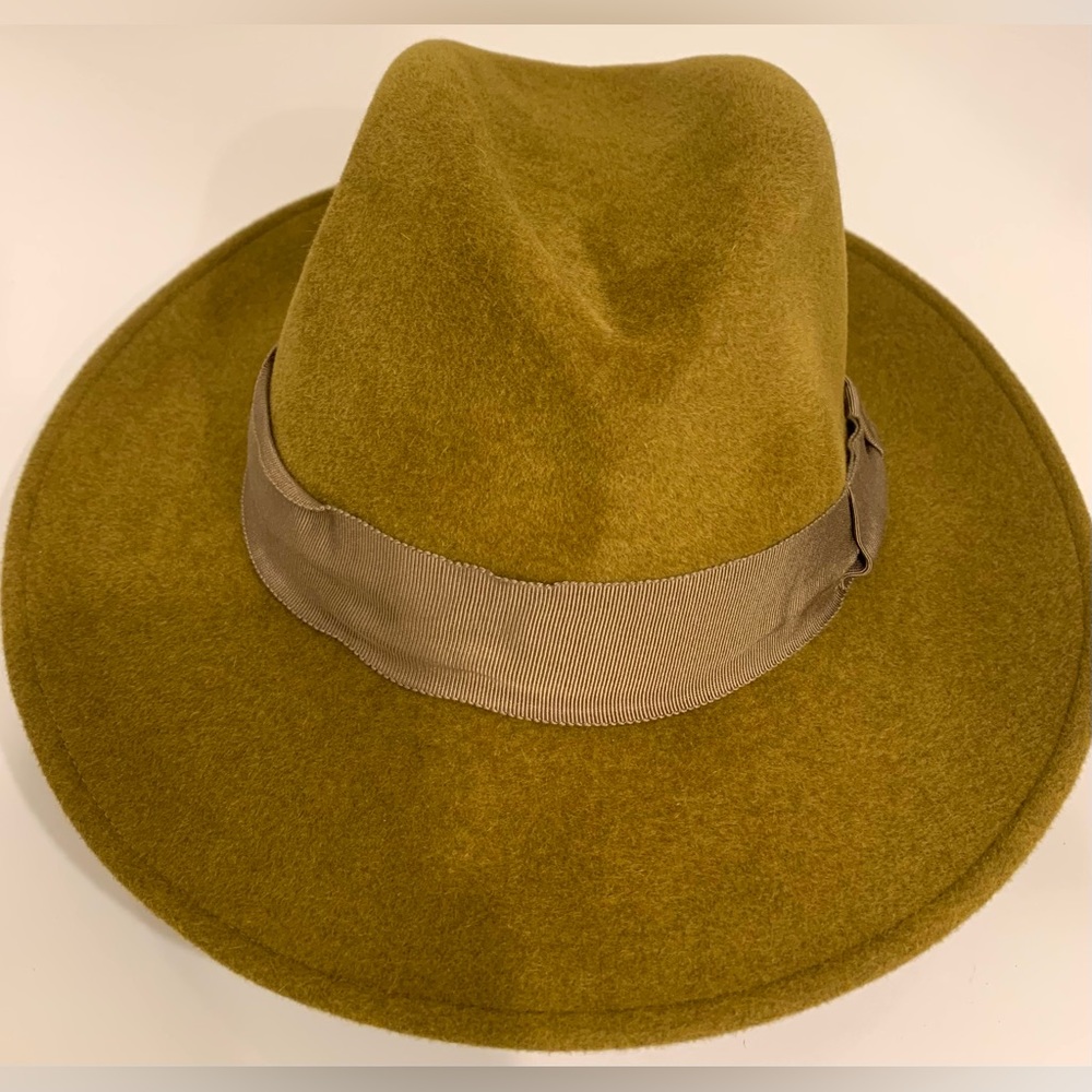Anthony Peto hat